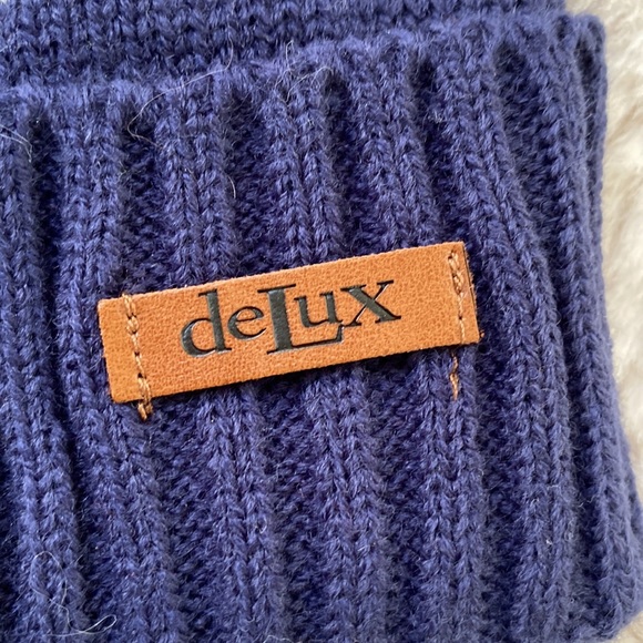 DeLux Hung Over Toque - Picture 7 of 7